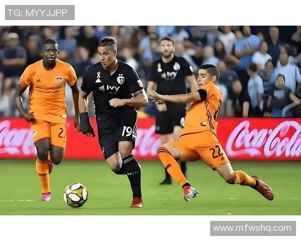 休斯顿迪纳摩与达拉斯FC激战正酣精彩赛事回顾与分析