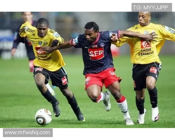 奎维利与索肖的激烈对决揭示法乙联赛新动态与球队实力对比 奎维利与索肖的激烈对决揭示法乙联赛新动态与球队实力对比